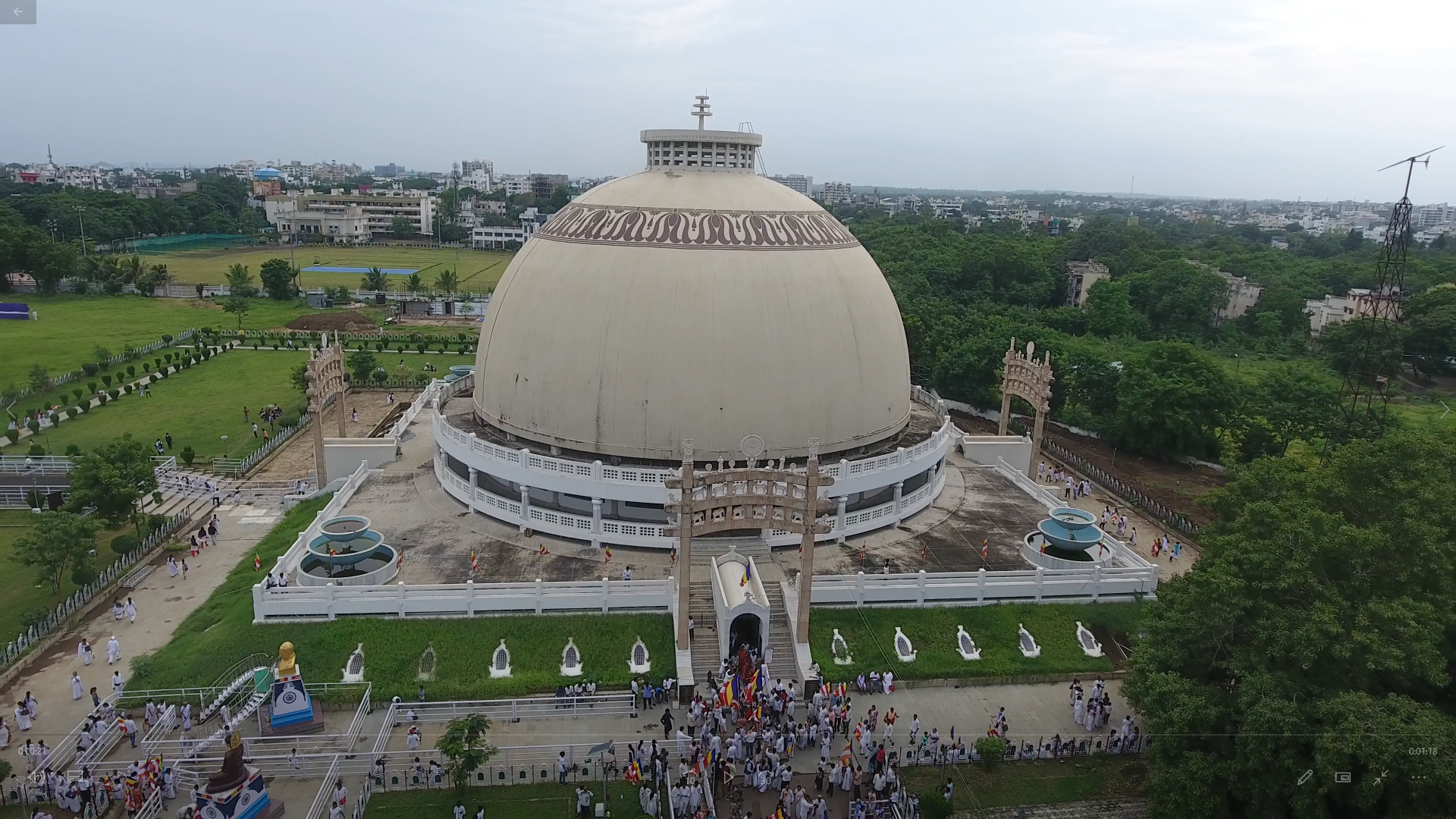 धम्मचक्र प्रवर्तन दिन : दीक्षाभूमि पर लोगों का अभिवादन शुरू