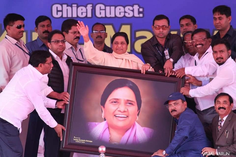 140 करोड़ गरीबों पर ध्यान दे सरकार : Mayawati की नसीहत