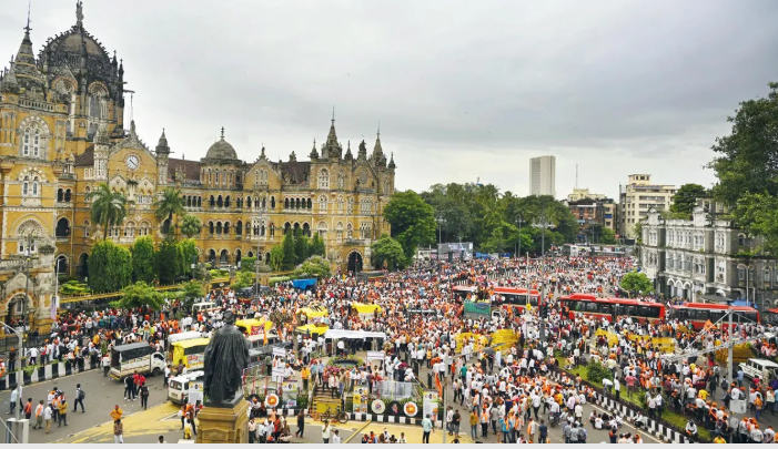 मराठा आरक्षण: बॉम्बे हाईकोर्ट ने कहा-जरांगे का आंदोलन शांतिपूर्ण नहीं, सरकार नए प्रदर्शनकारियों को आने से रोके