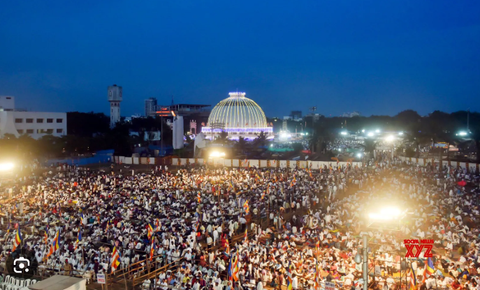 दीक्षाभूमि पर हजारों अनुयायियों द्वारा, बाबासाहेब आंबेडकर के जयघोष से गूंजा परिसर……