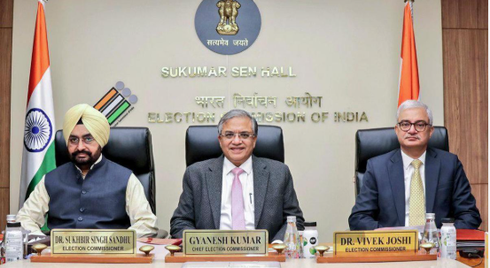 चुनाव आयोग ने किया १२ राज्यों में SIR का ऐलान, आज रात फ्रीज होगी वोटर लिस्ट