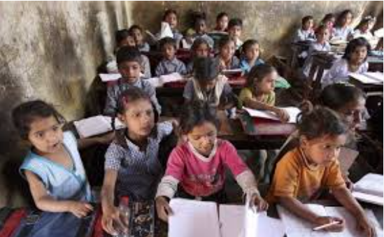 उ.प्र.के २३२ जर्जर प्राथमिक विद्यालयों में पढ़ने को मजबूर नन्हे बच्चे : ऑपरेशन कायाकल्प केवल कागजों तक सिमित