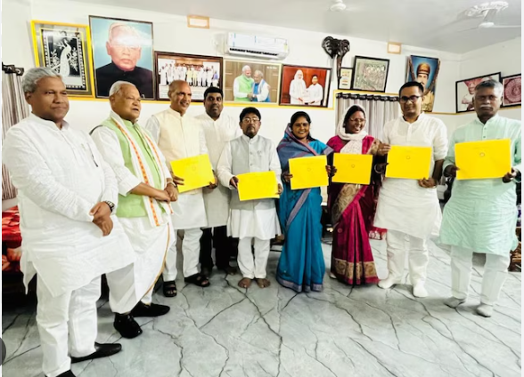 जाने उम्मीदवारों को मिले लिफाफे में क्या होता है, इसका रंग पीला ही क्यों होता है ?