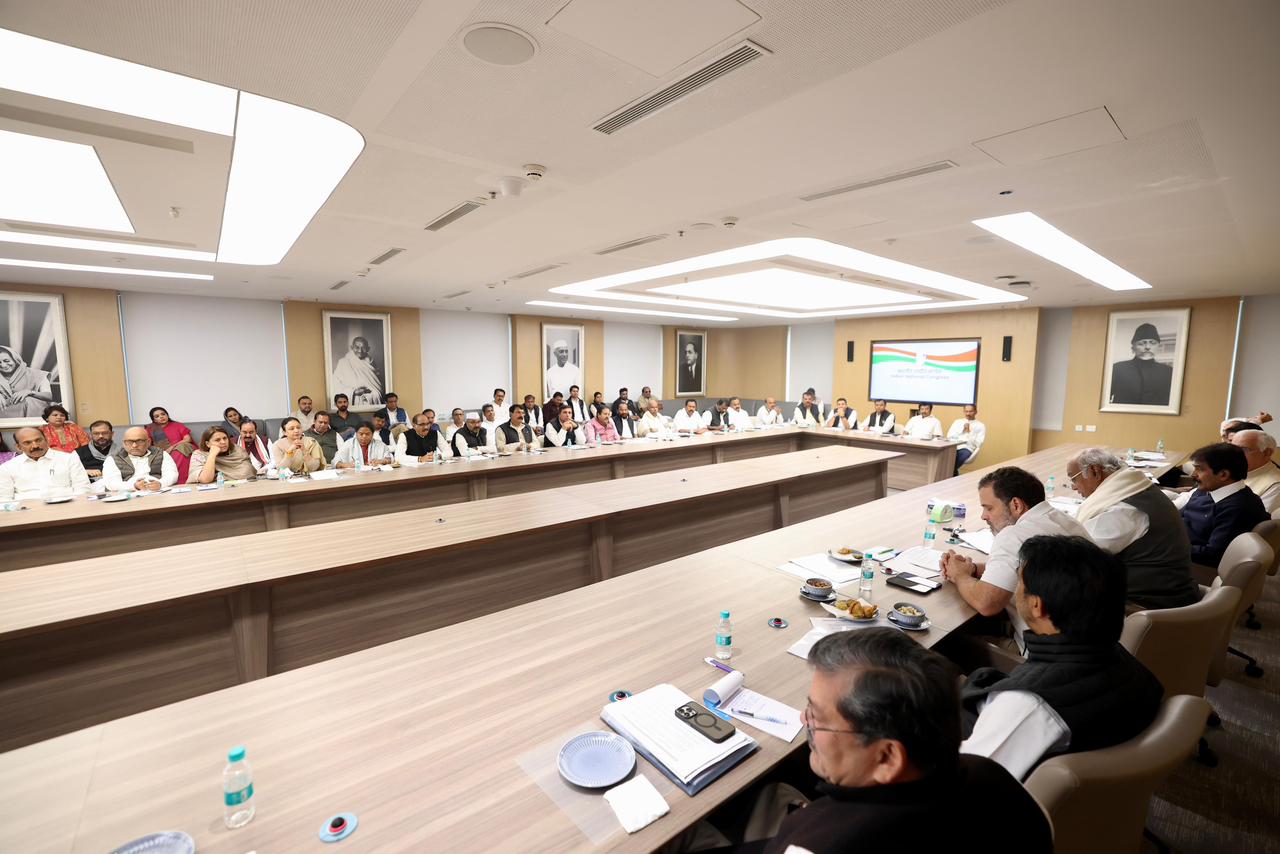 बिहार में हार के बाद भी कांग्रेस का वही पुराना राग, 5 चुनाव सिर पर, लेकिन राहुल गांधी अपने मिडडे पर अड़िग