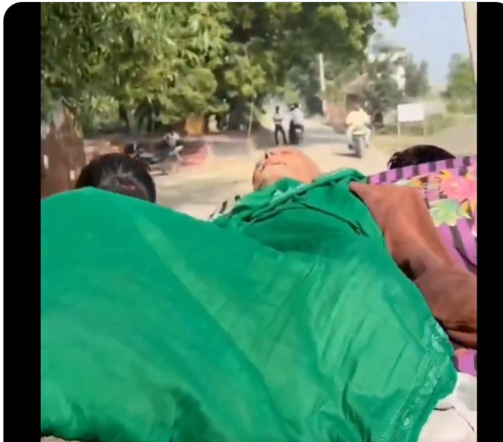 चार कंधो पर वोट देने पहुंचे दादाजी… बिहार में बदलाव की उम्मीद ?दोपहर एक बजे तक  47.62 %मतदान