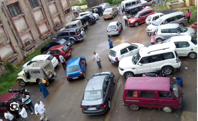 क्या आप भी घर के बाहर खड़ी करते हैं गाड़ी… हो जाएं सावधान ! सरकार ने लागू किया नया नियम