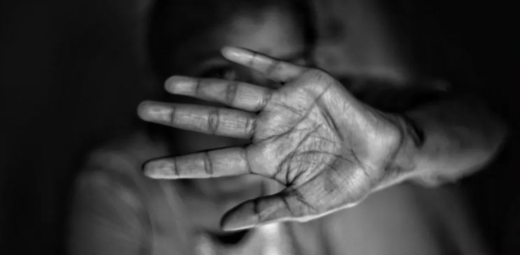 महिला ही खींच ले महिला की अश्लील तस्वीरें तो क्या होगी सजा? जानें …