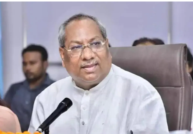 हिजाब की जगह कहीं और छू देते तो…UP मंत्री के खिलाफ दर्ज होगा केस ! सपा नेता ने दी तहरीर