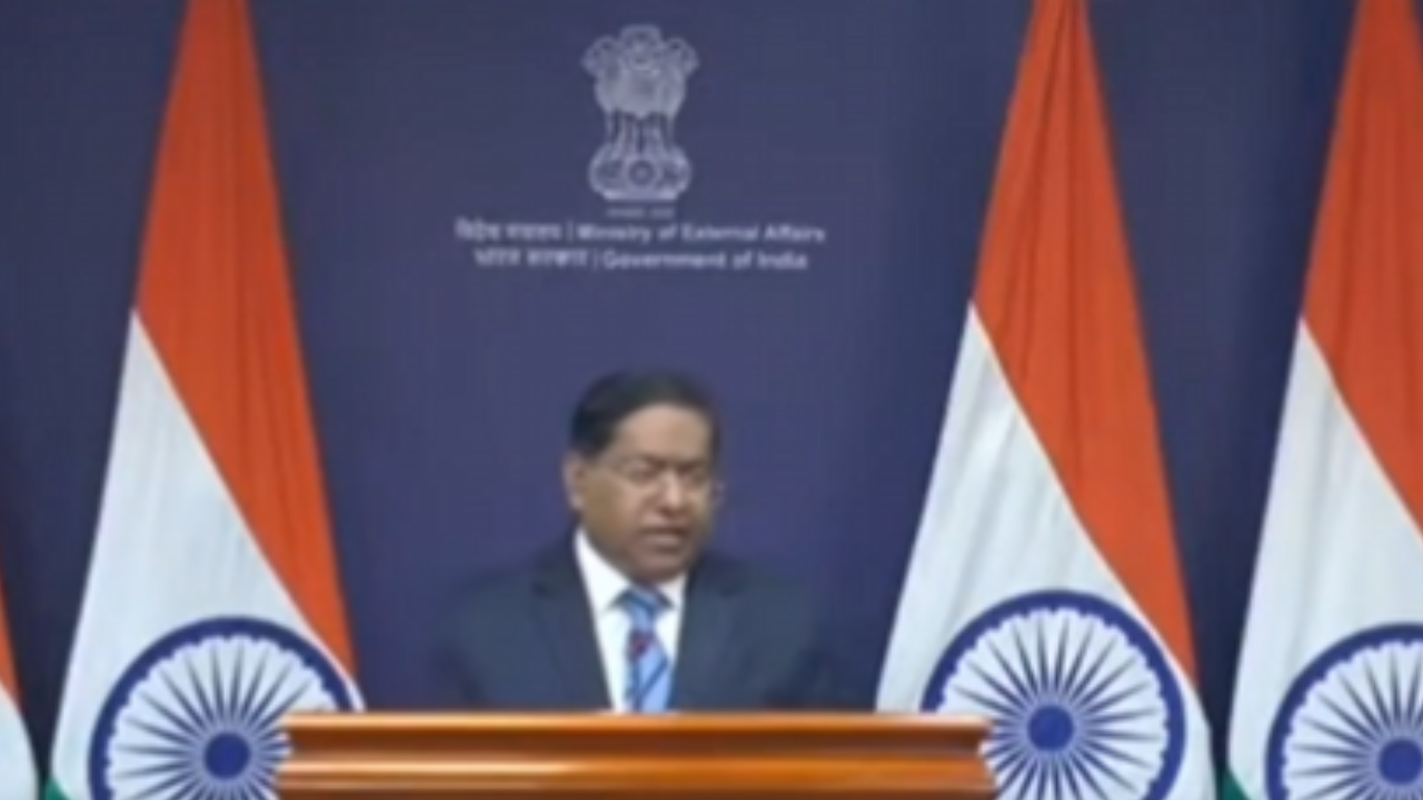 1.4 बिलियन जनता की जरूरतों के लिए कहीं से भी लाएंगे सस्ता तेल’ अमेरिका की 500% टैरिफ धमकी पर भारत का दोटूक जवाब