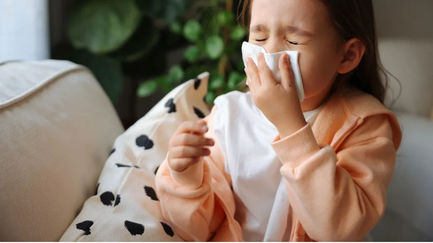 सावधान! बदलते मौसम में खांसी-जुकाम में बच्चों को तुरंत न दें दवा, डॉक्टर ने बताए तर्क