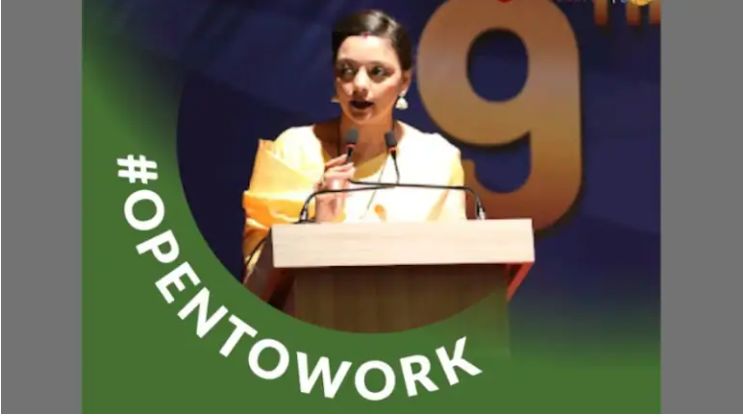 चीनी रोबोट विवाद के बाद प्रोफेसर को नौकरी की तलाश: लिंक्डइन पर लिखा ओपन टू वर्क