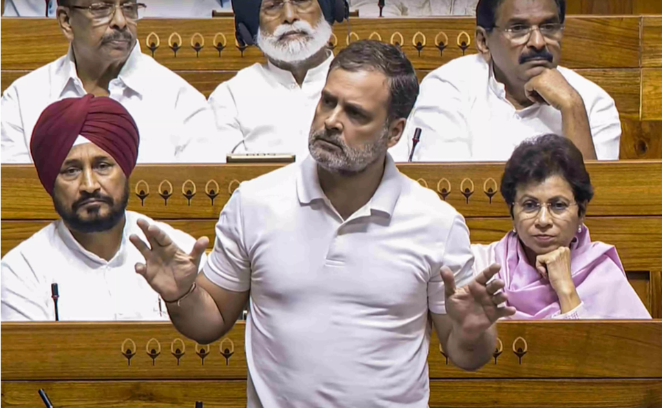 राहुल गांधी के खिलाफ विशेषाधिकार हनन प्रस्ताव लाएगी सरकार, नेता प्रतिपक्ष को शाम 5 बजे तक देना है जवाब