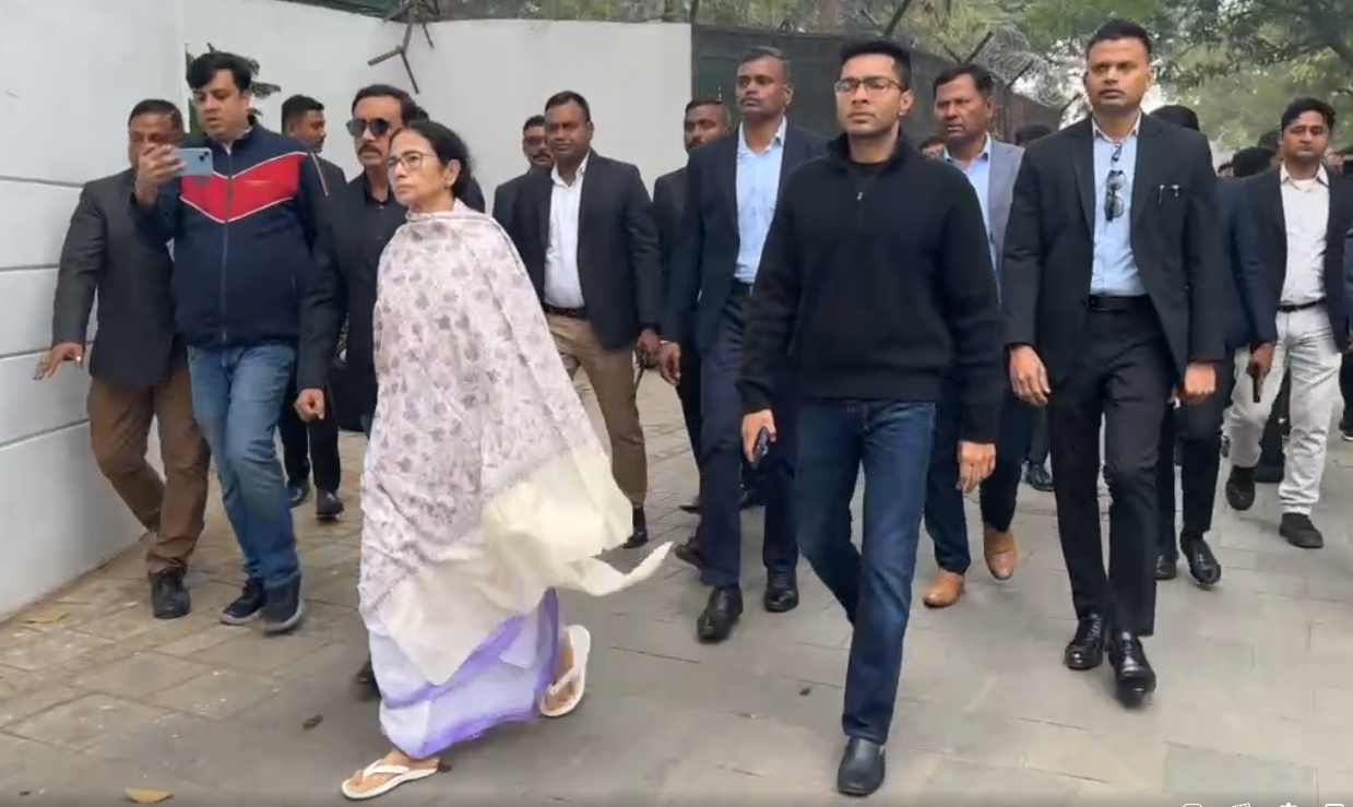 बंग भवन में दिल्ली पुलिस की तैनाती डर का माहौल बनाने के लिए : ममता बनर्जी